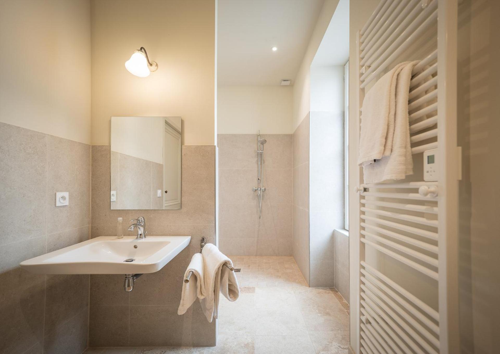 Une Chambre A La Maison Du Ballandreau Bed & Breakfast Monsegur  Ngoại thất bức ảnh
